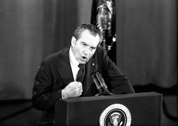 Sort-hvitt bilde av president Richard Nixon