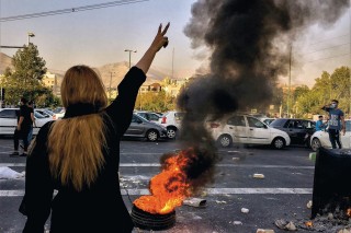 HØYT STRESSNIVÅ Iranere bosatt i Norge lever i konstant smerte, stress, uro, sorg og frykt for livet til sine kjære i Iran, skriver artikkelforfatteren. Foto: Associated Press / NTB Scanpix 
