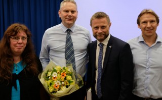 Psykologspesialist Arnhild Lauveng, leder for tvangslovutvalget Bjørn Henning Østenstad, helseminister Bent Høie og psykologspesialist Tormod Stangeland.